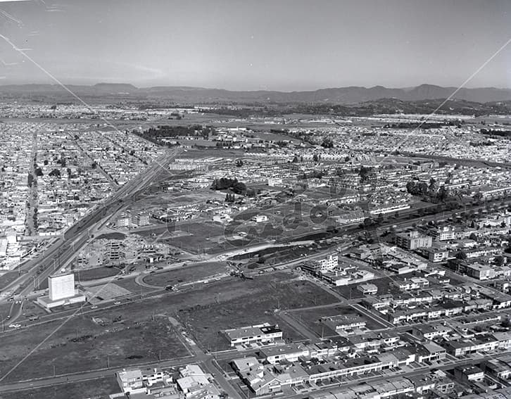 Archivo fotográfico aéreo histórico del desarrollo urbano de Bogotá desde 1975